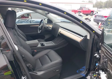 2024 Tesla Model Y из США, поврежденный, VIN 7SAYGDED1RF159399